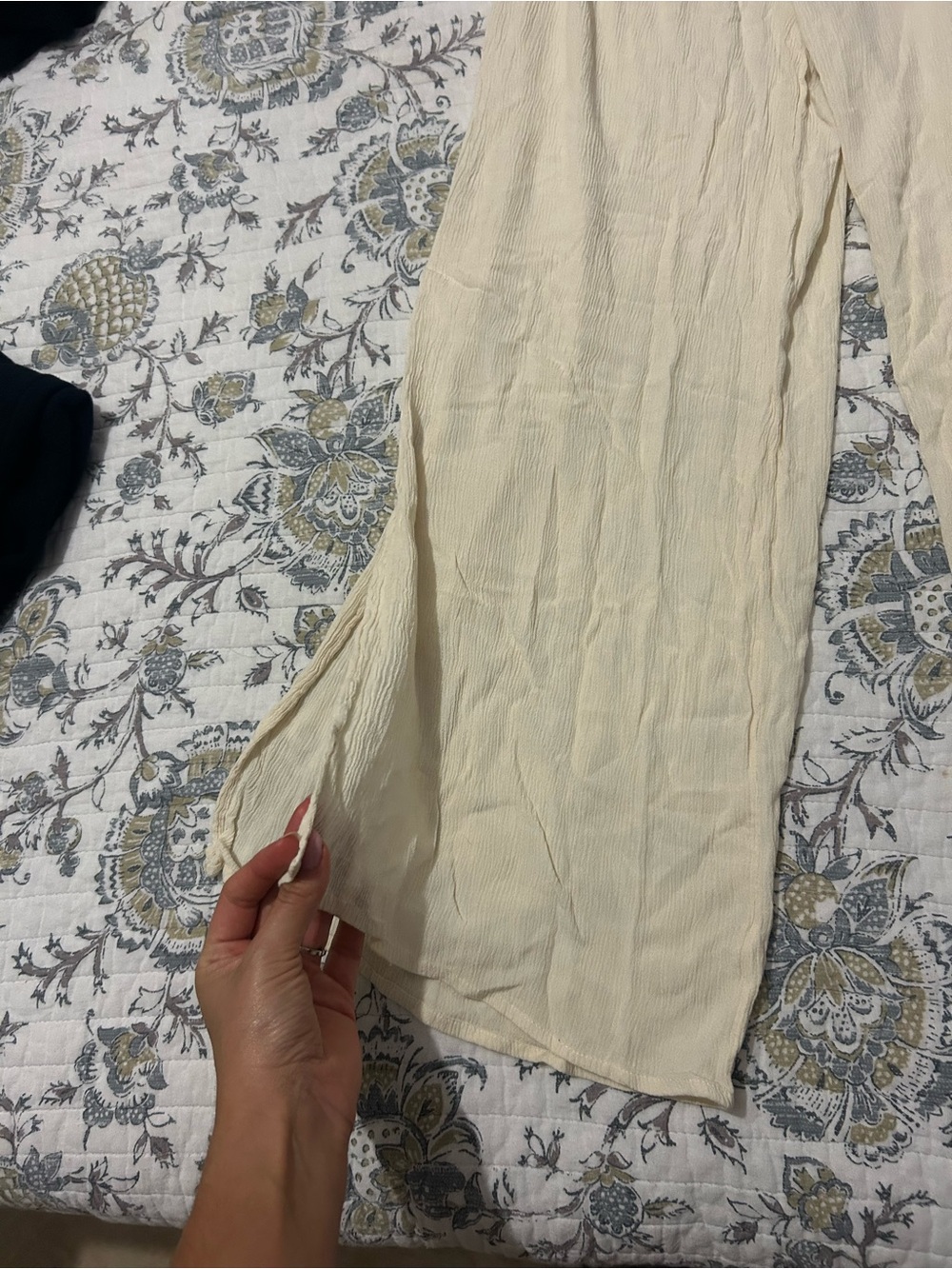 Light Cream Wide-Leg Women's Pants with Elastic Waist - Picture 2 of 4